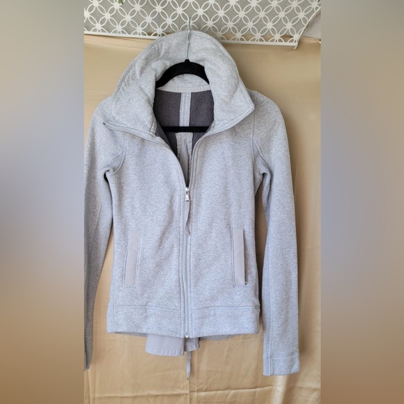 Lululemon🦄NWOT🦄En Route Jacket✨Heathered Light Grey Soot Silver Spoon✨size 4 - Picture 8 of 16